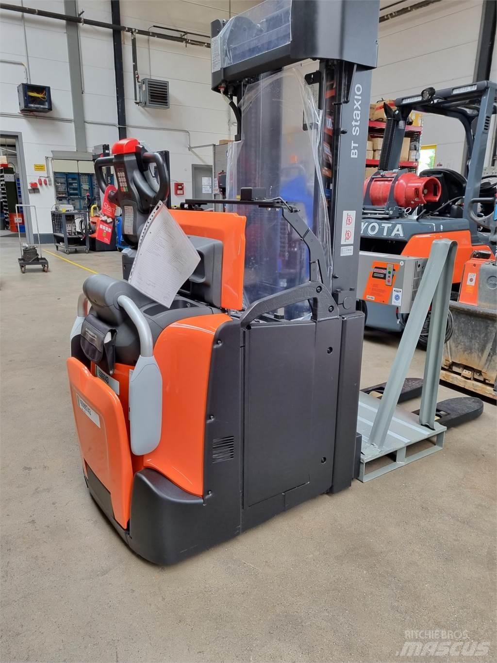 Toyota BT SPE160L Gerbeur accompagnant