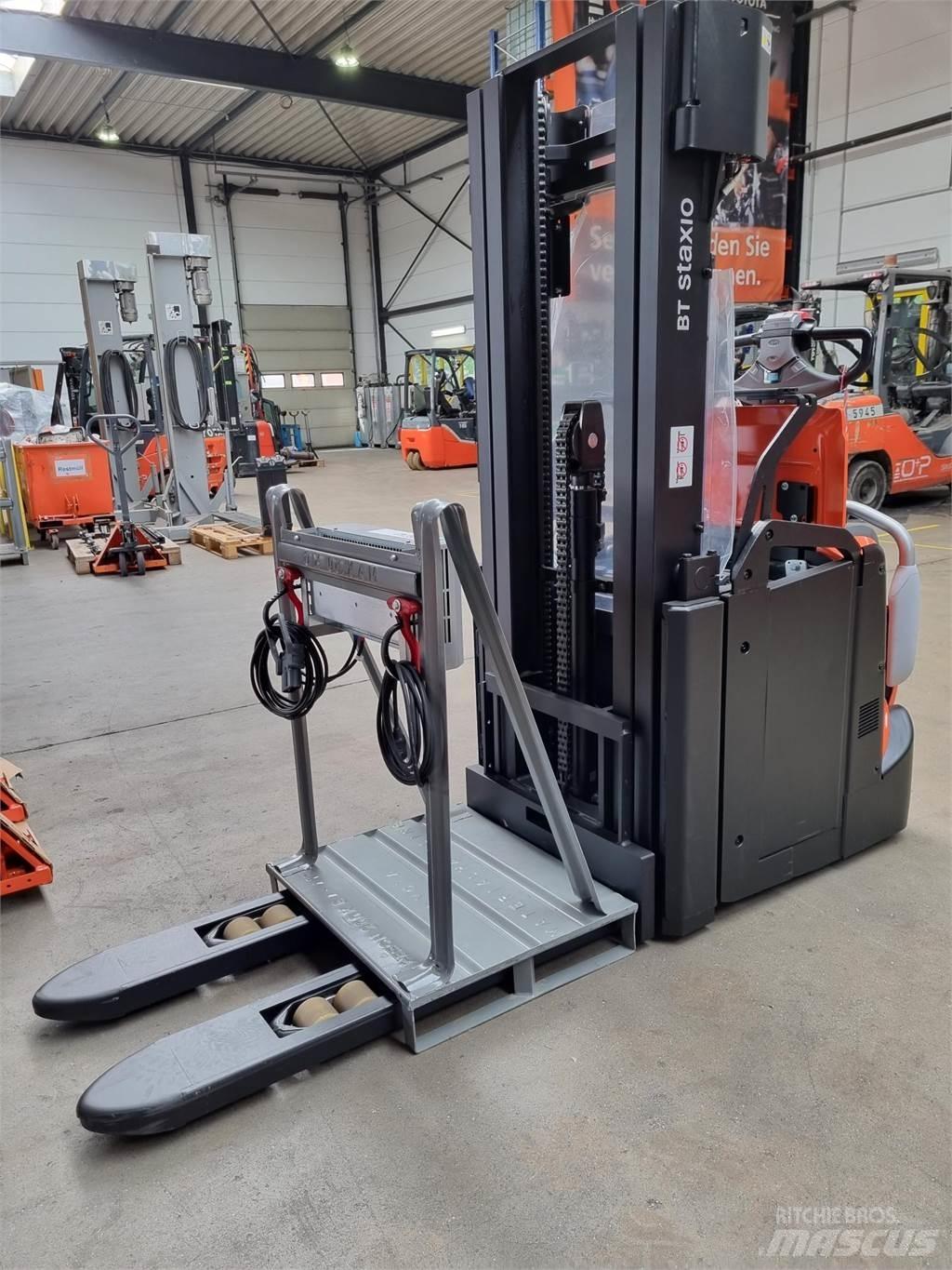 Toyota BT SPE160L Gerbeur accompagnant