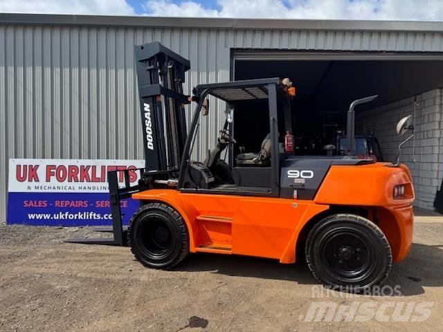Doosan D 90 S-5 Chariots diesel
