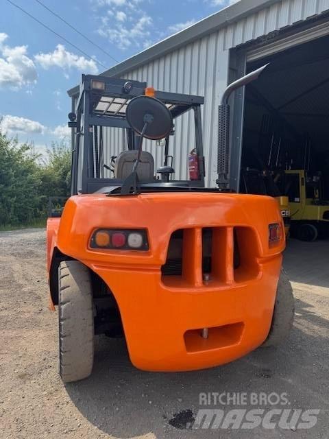 Doosan D 90 S-5 Chariots diesel