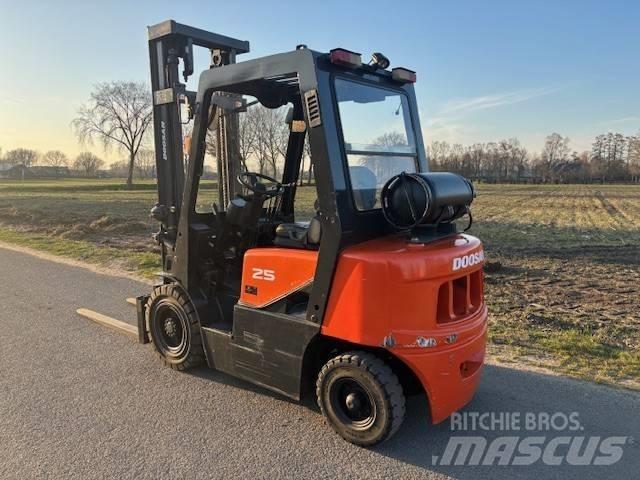 Doosan G 25 G Chariots GPL