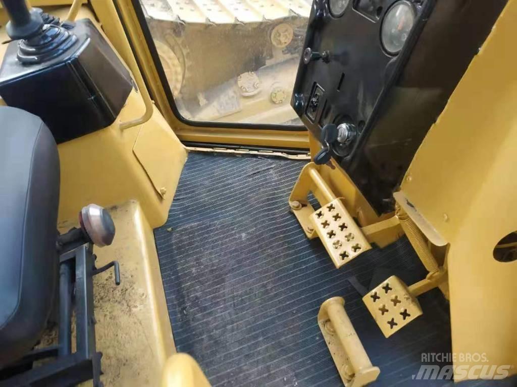 CAT D 5 M Bouteurs sur chenilles
