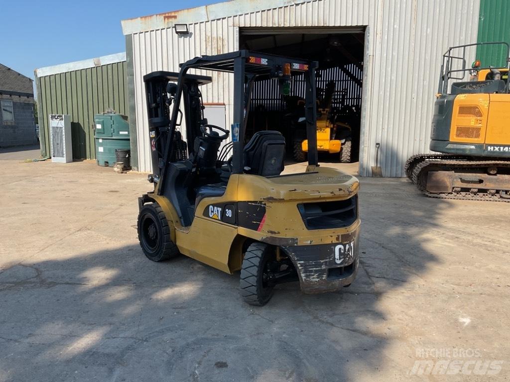 CAT DP30NT Chariots diesel