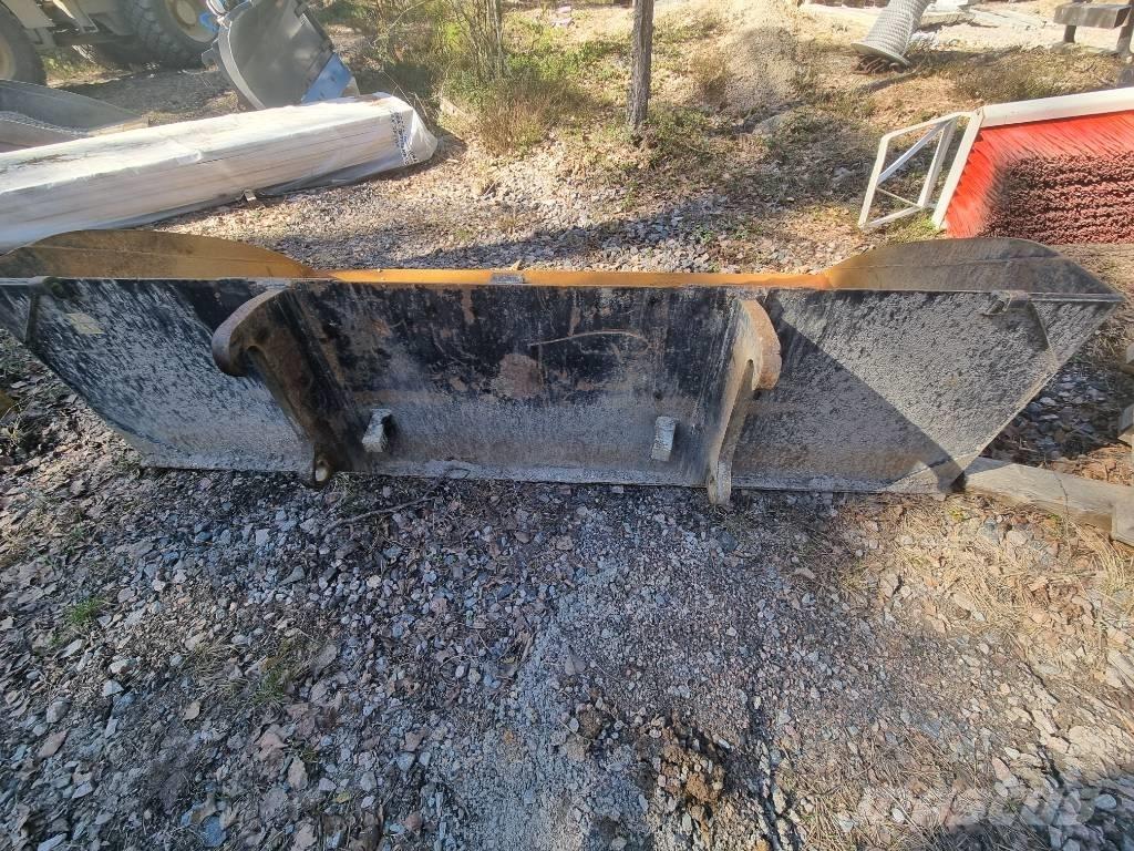 CAT 908M -2015 Chargeuse sur pneus
