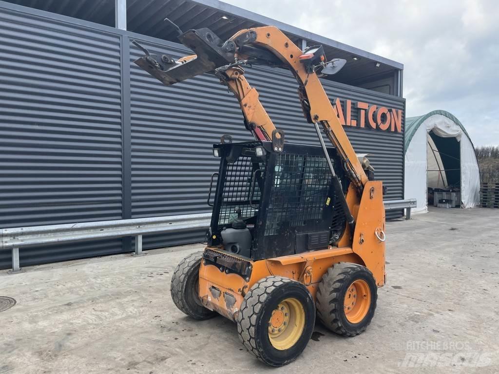 CAT 226B Débusqueur