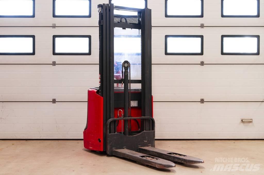 Linde L 12 Gerbeur accompagnant