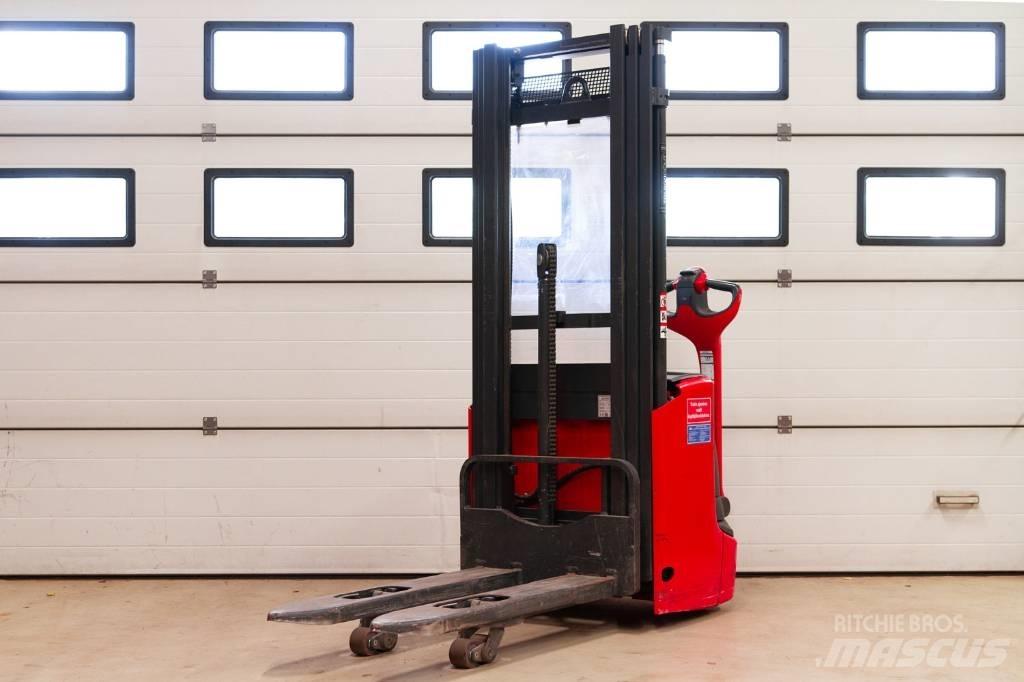 Linde L 12 Gerbeur accompagnant