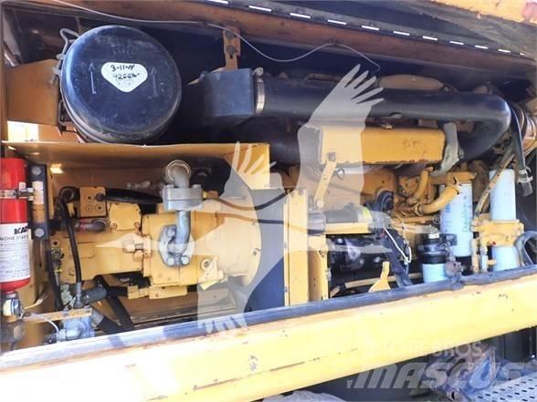 CAT M320 Pelle sur pneus
