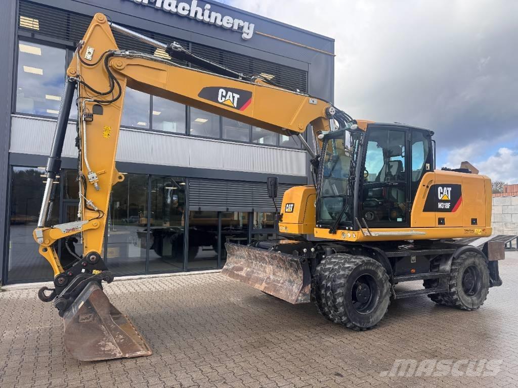 CAT M 318 F Pelle sur pneus