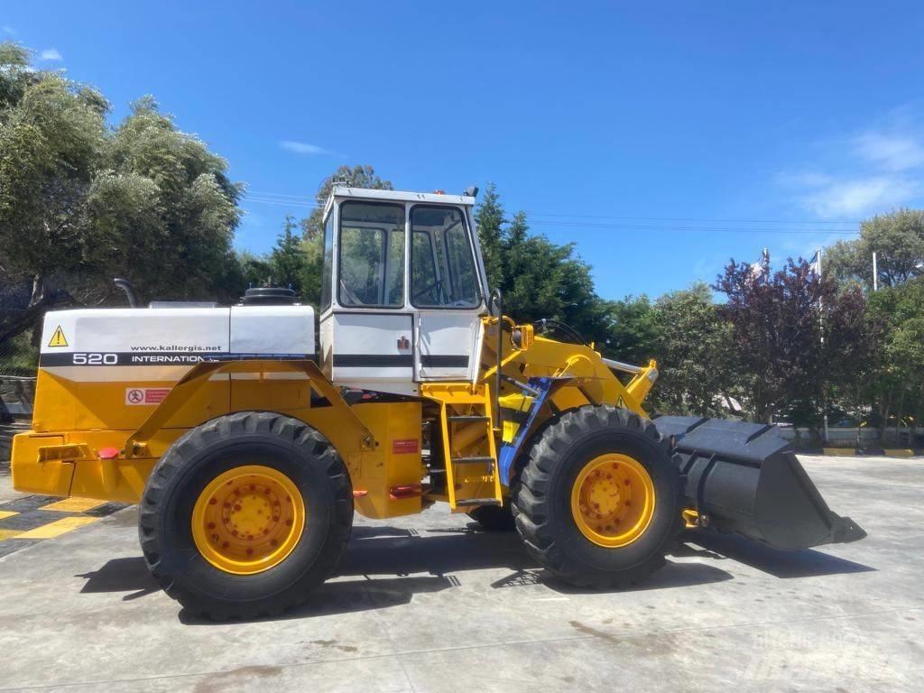 International 520A Chargeuse sur pneus