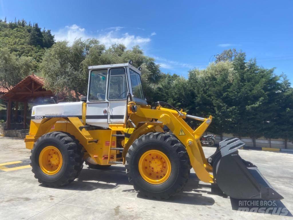 International 520A Chargeuse sur pneus