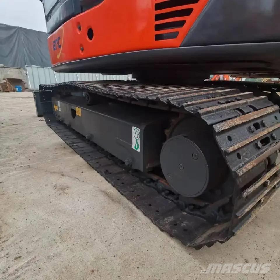 Hitachi ZX60U Mini pelle < 7t