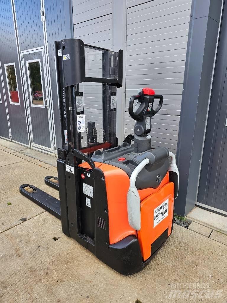 BT SPE 200 D 2500mm Gerbeur accompagnant