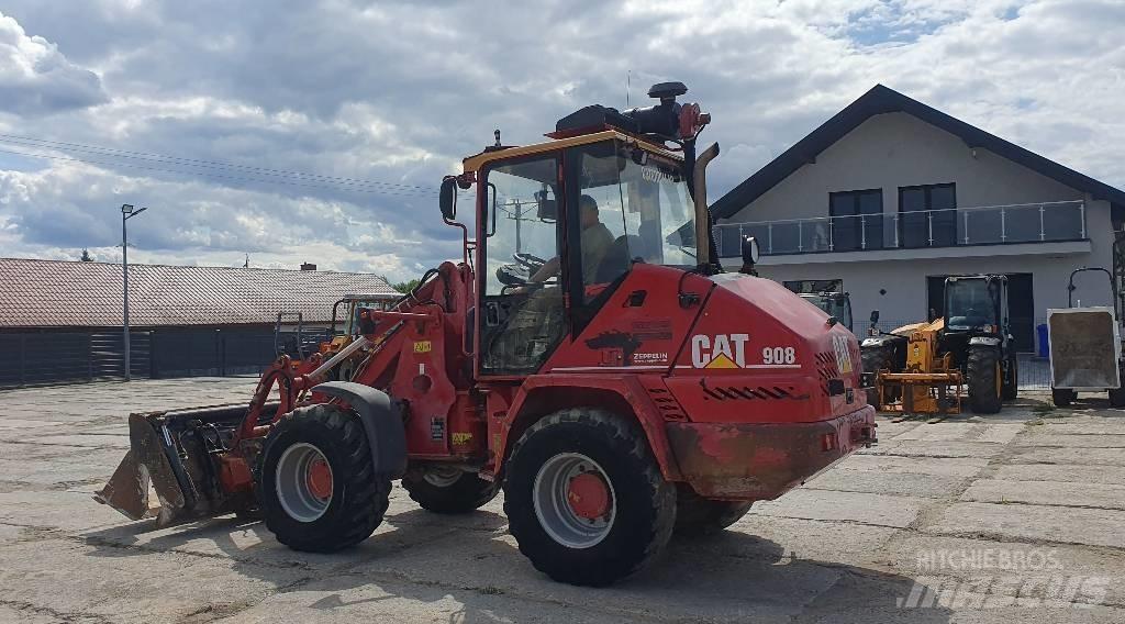 CAT 908 Chargeuse sur pneus