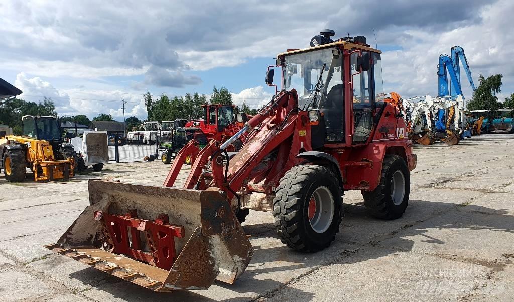 CAT 908 Chargeuse sur pneus