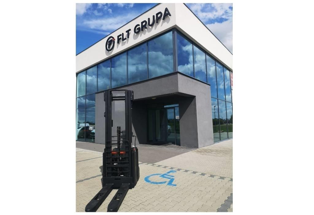 Toyota SPE 160 L Gerbeur accompagnant