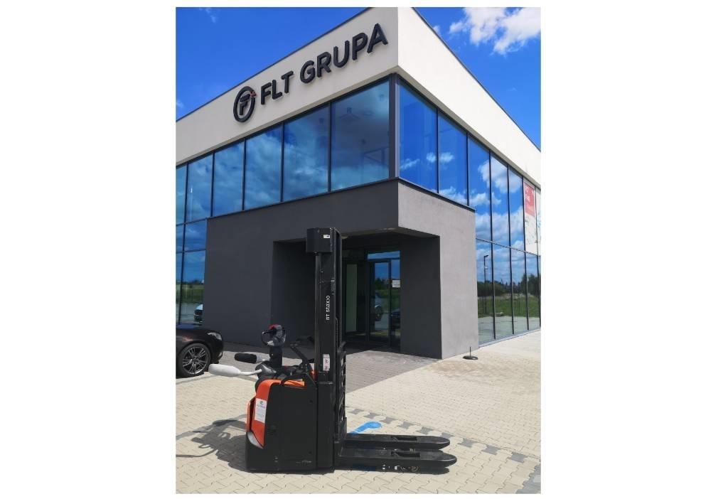 Toyota SPE 160 L Gerbeur accompagnant