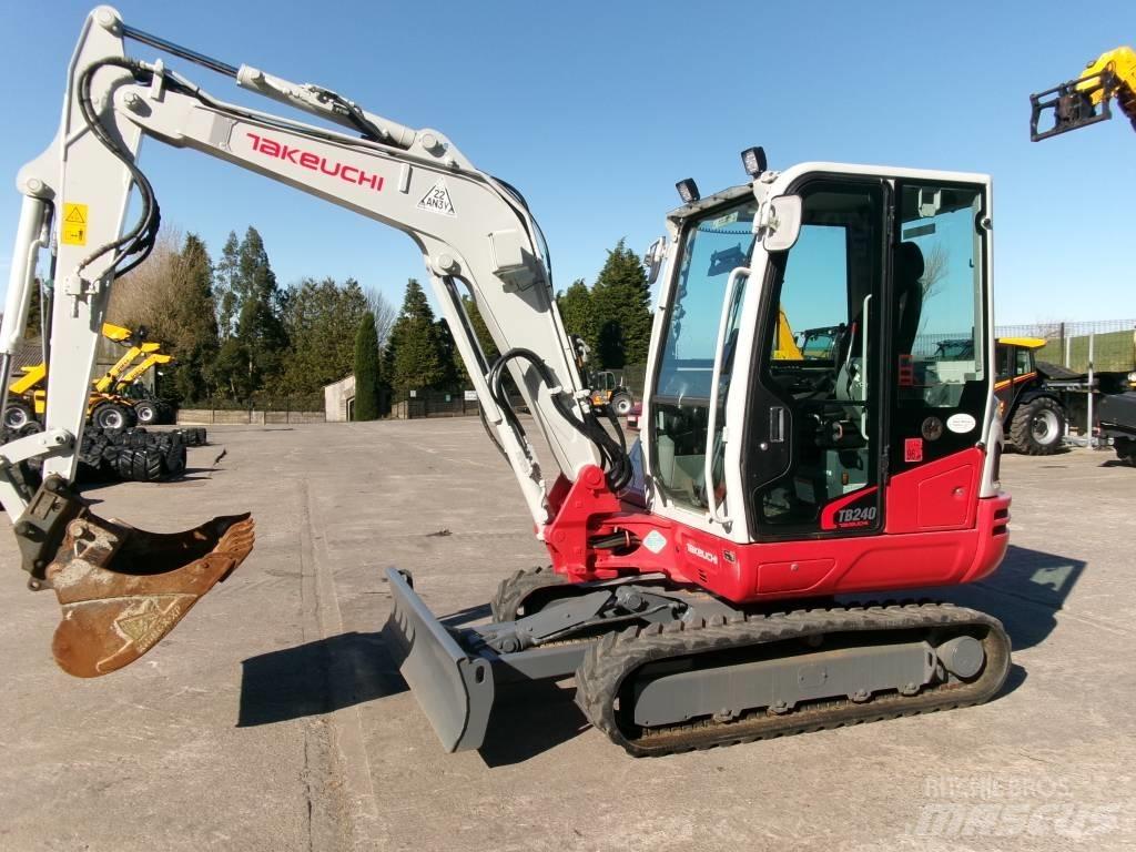 Takeuchi TB 240 Mini pelle < 7t