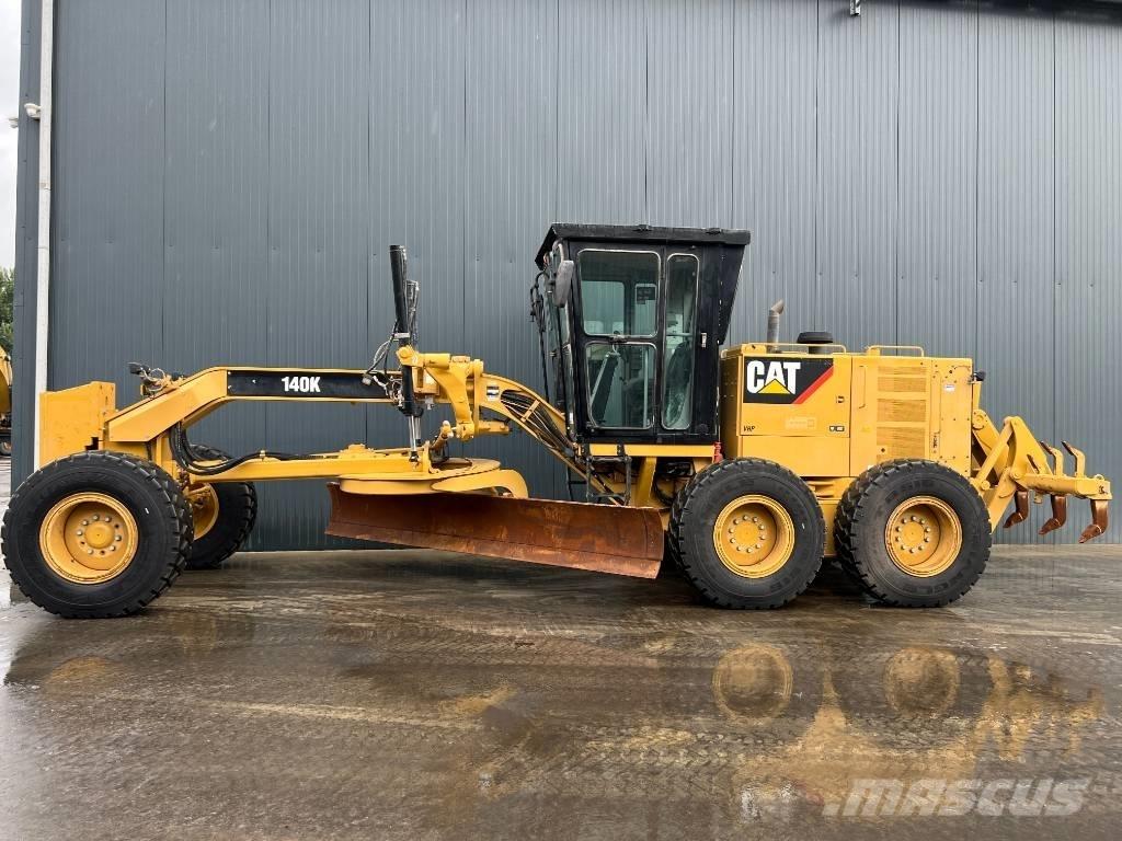 CAT 140K Niveleuse