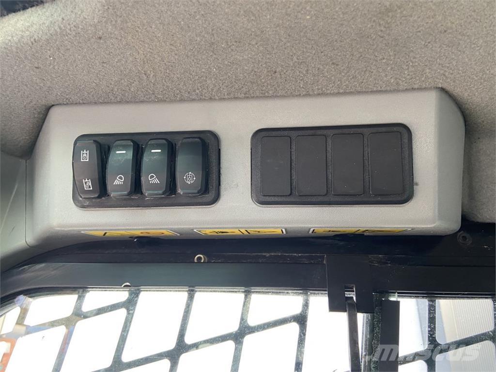 CAT 226 D3 (5867) Chargeuse compacte