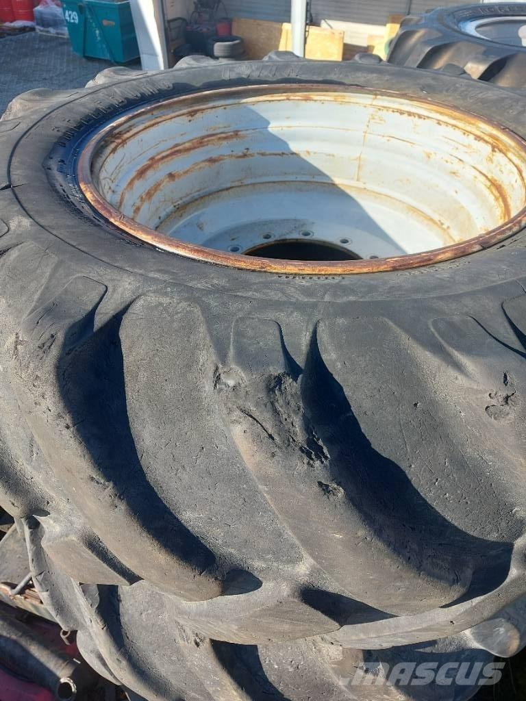 Komatsu 901 Pneus, roues et jantes