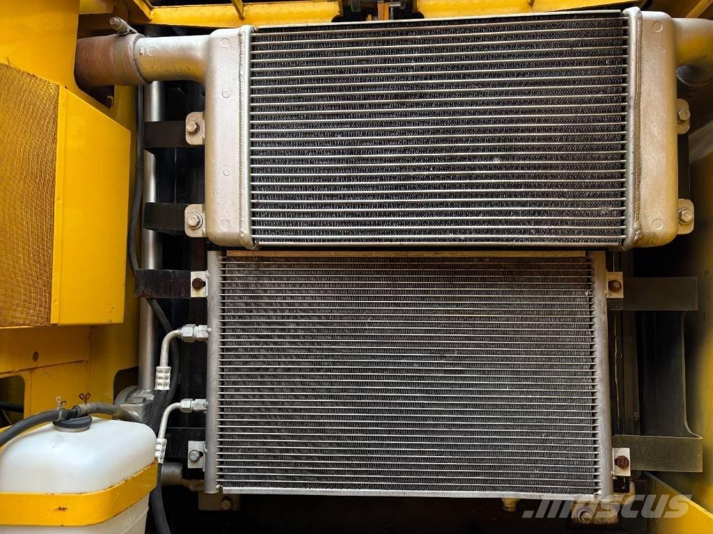 Komatsu PC 220-7 Pelle sur chenilles
