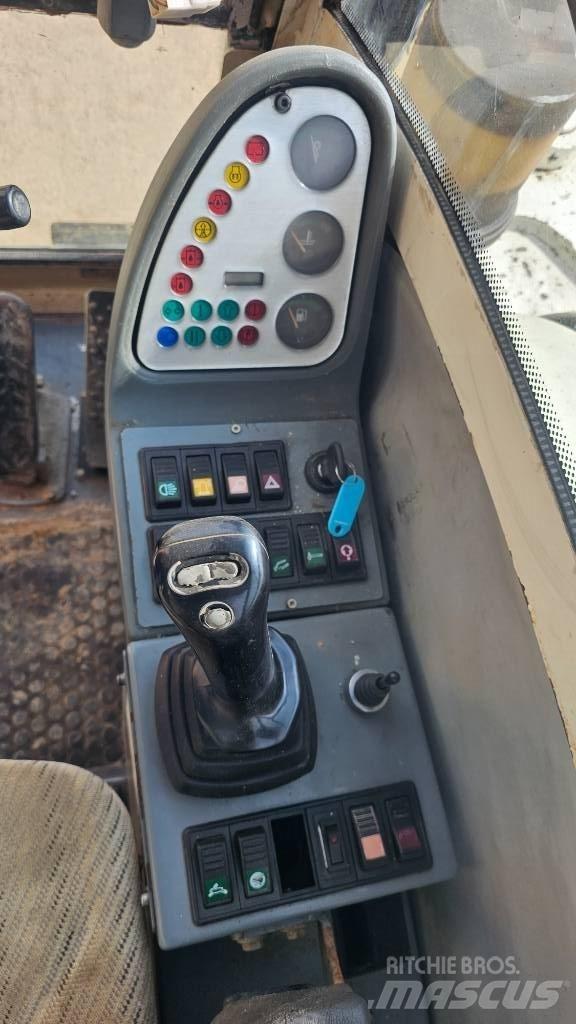 Terex HML 32 Pelle sur pneus
