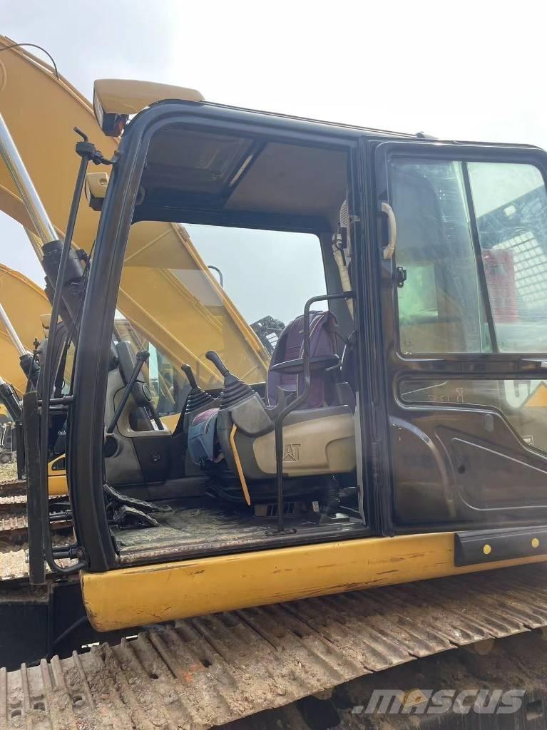 CAT 320d Pelle sur chenilles