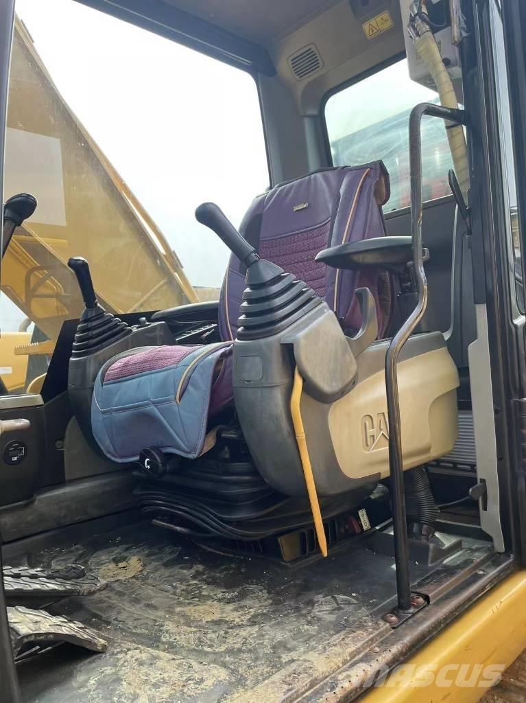 CAT 320d Pelle sur chenilles