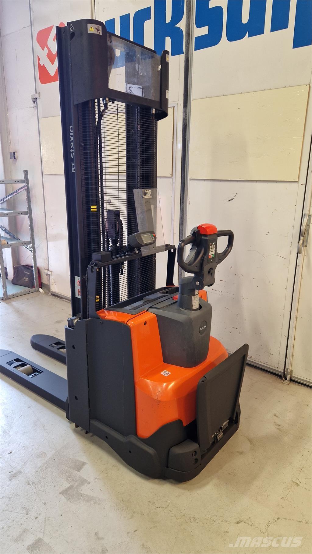 Toyota SWE140L Gerbeurs Automoteurs