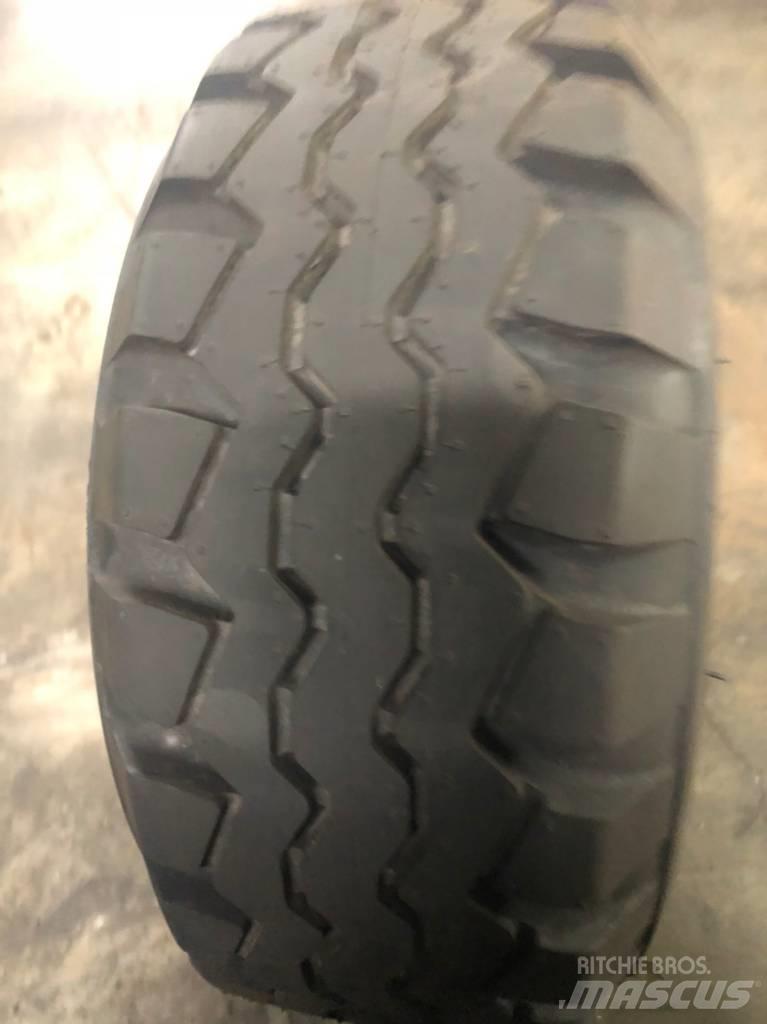  Cheng Shin 18x7-8 Pneus, roues et jantes