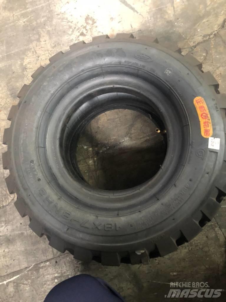  Cheng Shin 18x7-8 Pneus, roues et jantes