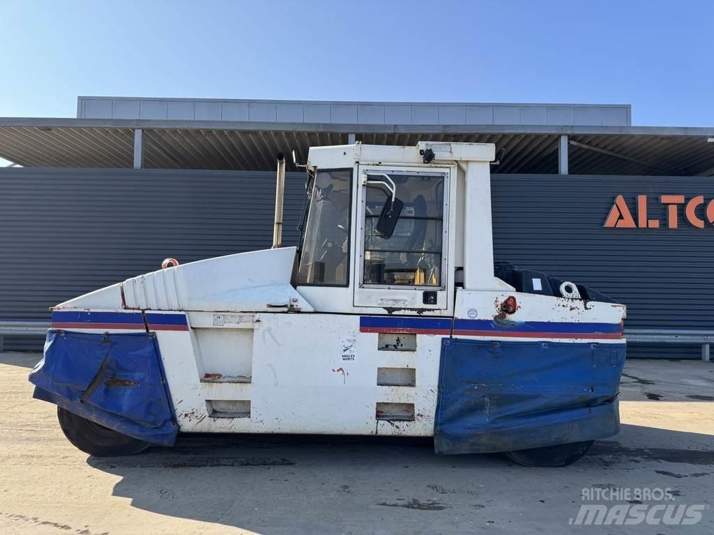 CAT PS-300B Rouleaux à pneumatiques
