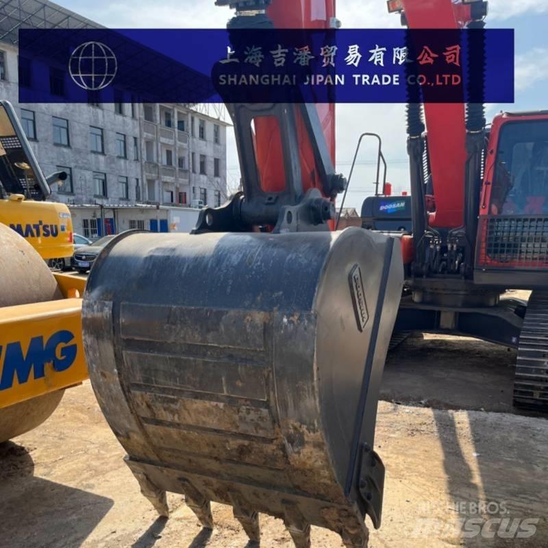 Doosan DX 225 Pelle sur chenilles