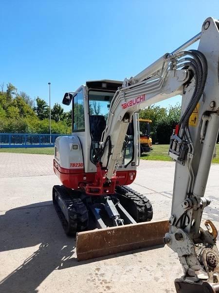 Takeuchi TB 230 Mini pelle < 7t