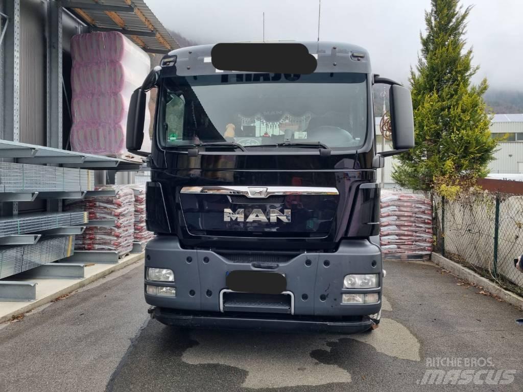 MAN TGS 26.400 Camion plateau ridelle avec grue