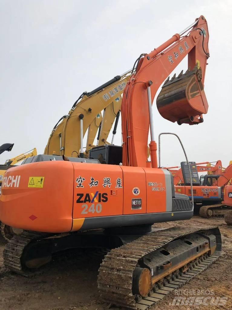 Hitachi 240 Pelle sur chenilles