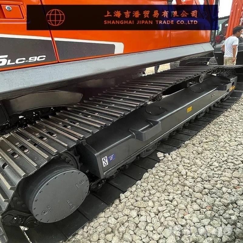 Doosan DX 225 Pelle sur chenilles