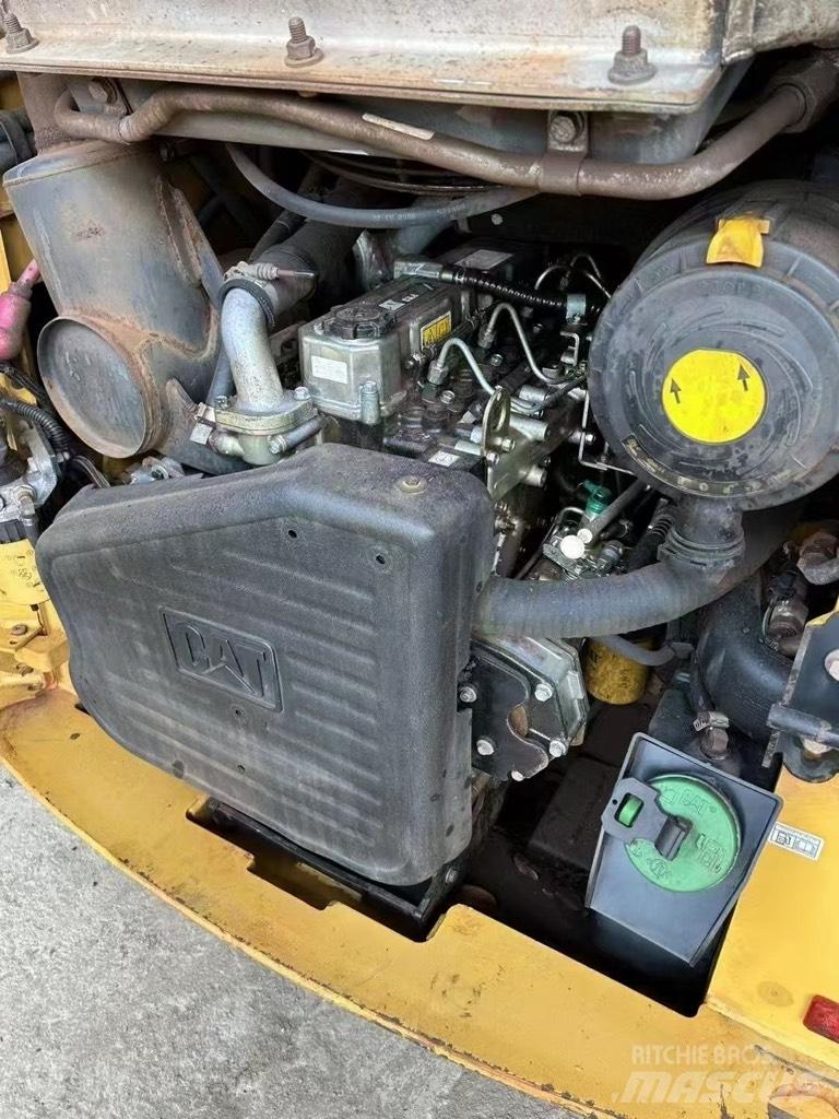CAT 246 C Chargeuse compacte
