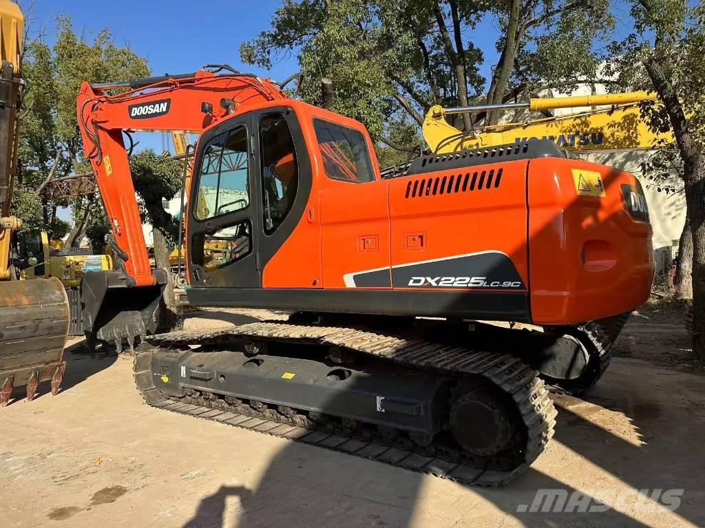 Doosan DX225LC-9C Pelle sur chenilles