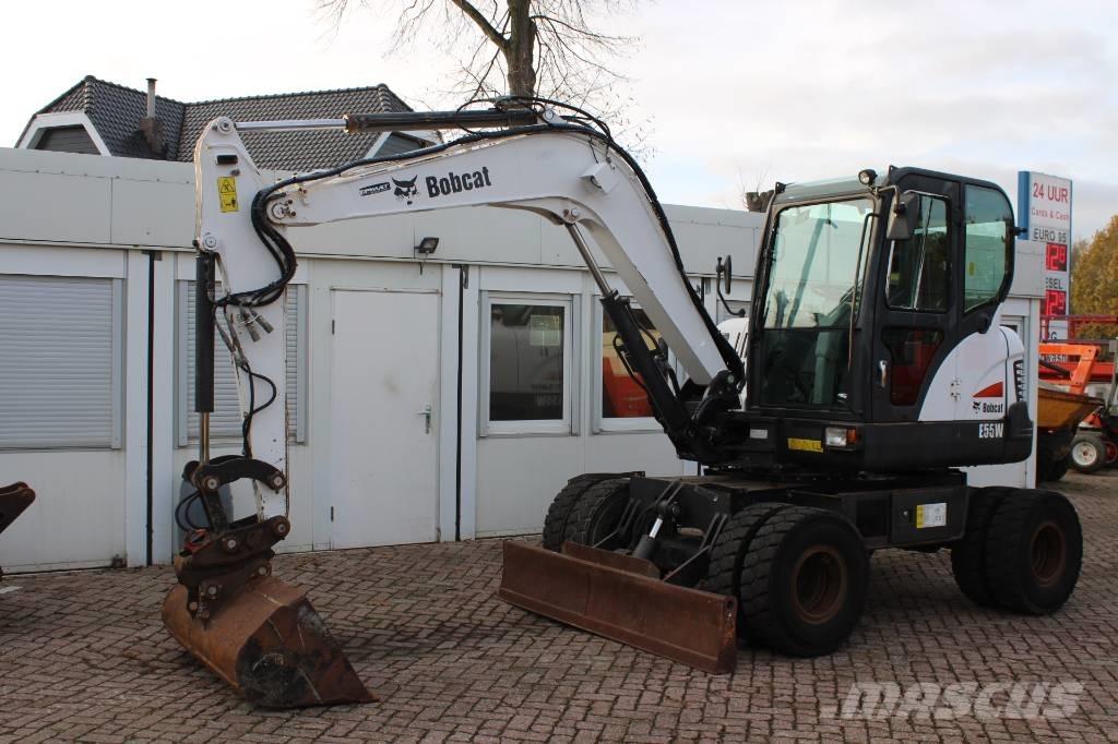 Bobcat E 55 W Pelle sur pneus