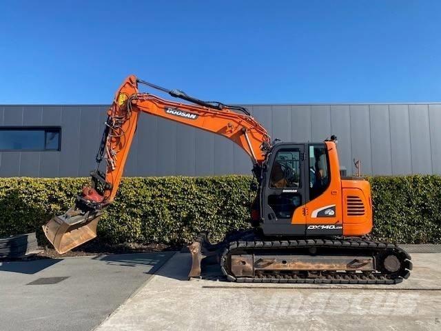 Hitachi ZX 135 US-6 Pelle sur chenilles