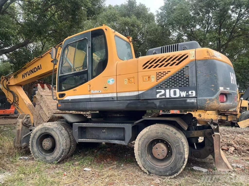 Hyundai R210W-9 Pelle sur pneus
