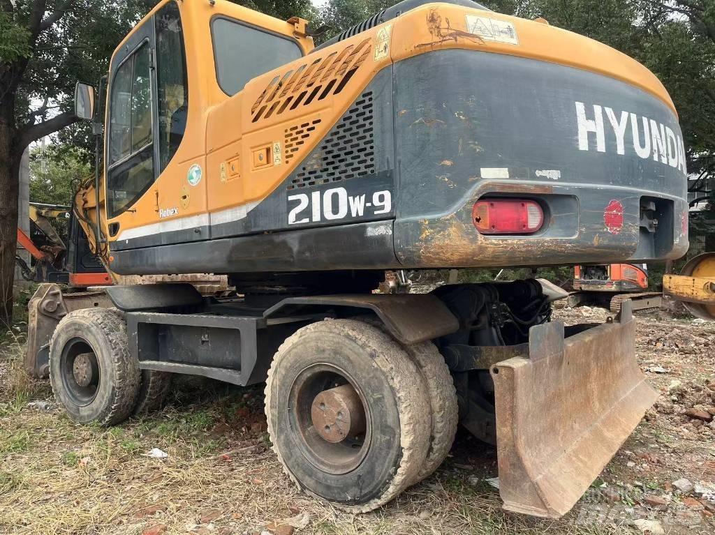 Hyundai R210W-9 Pelle sur pneus