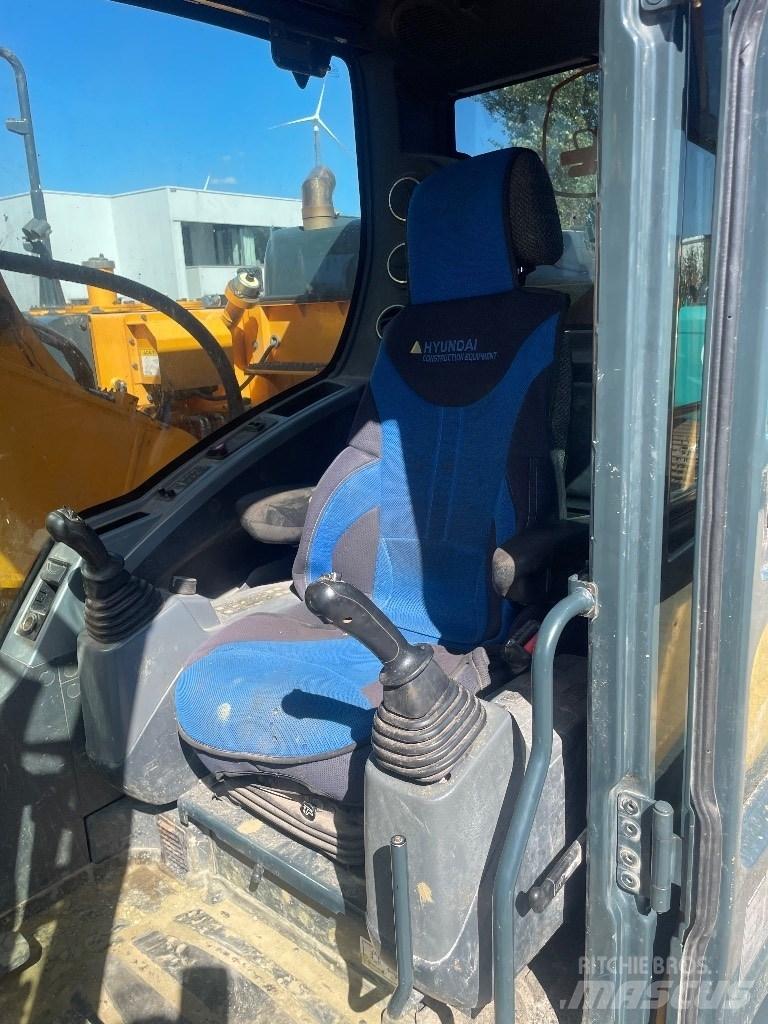 Hyundai HX 235 Pelle sur chenilles
