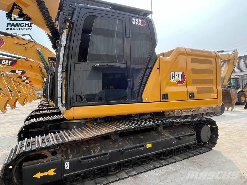 CAT 323 Pelle sur chenilles
