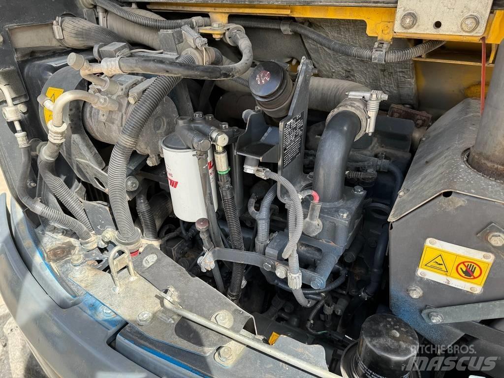 Komatsu PW 98 MR-8 Pelle sur pneus