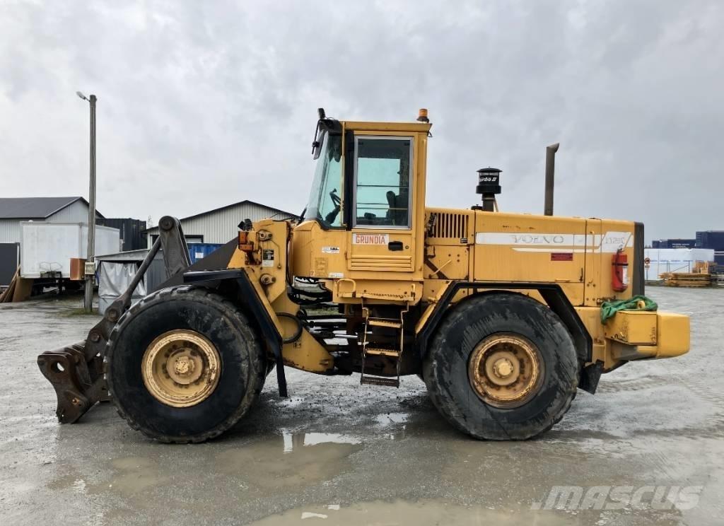 Volvo L 120 C Bouteurs sur roues