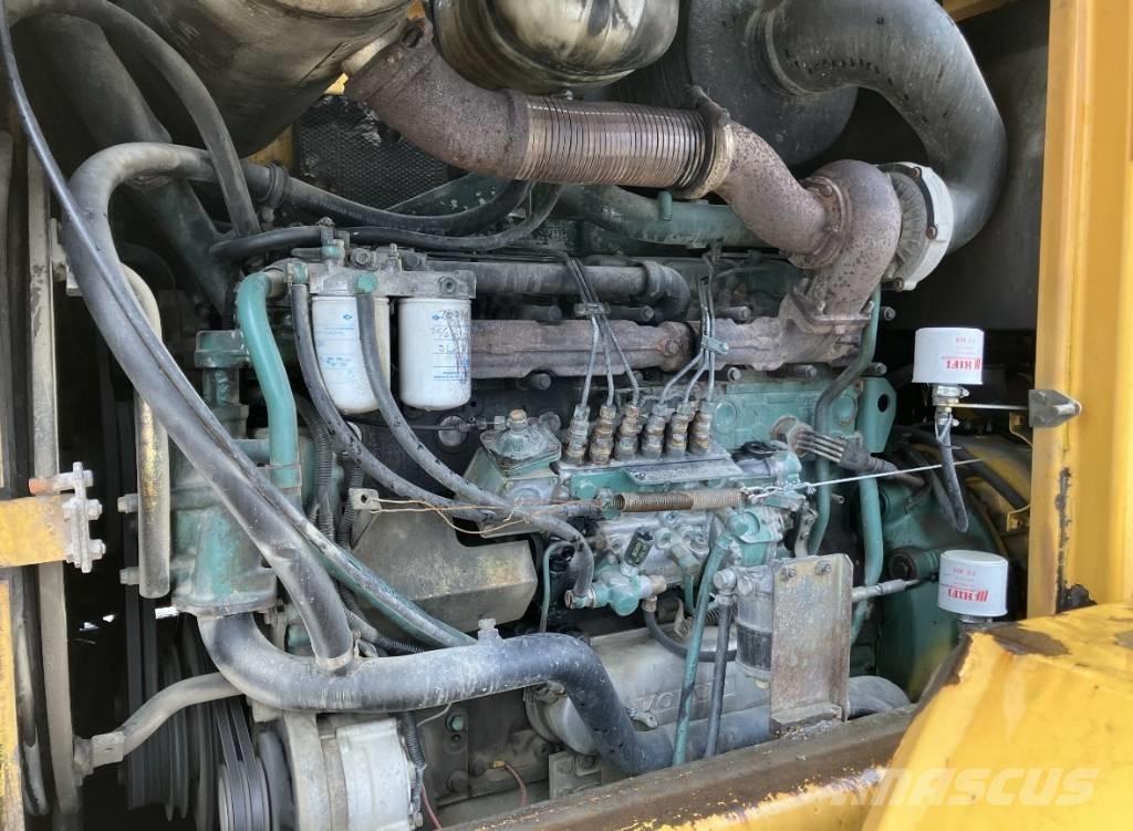 Volvo L 120 C Bouteurs sur roues