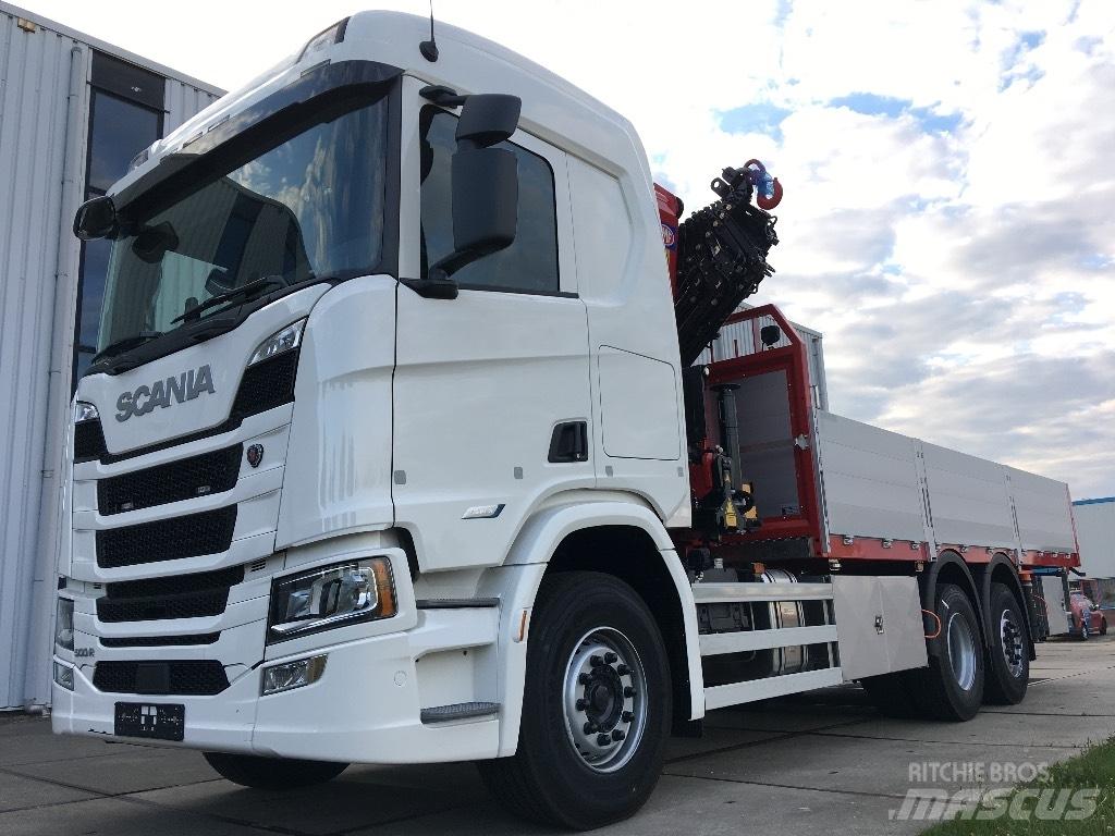 Scania R 500 LB Camion plateau ridelle avec grue